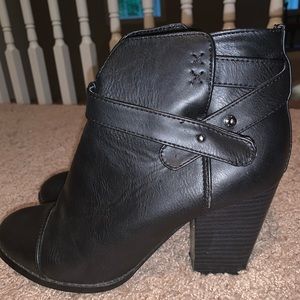 CHARLOTTE RUSSE BLACK BOOTS, GREAT CONDITION